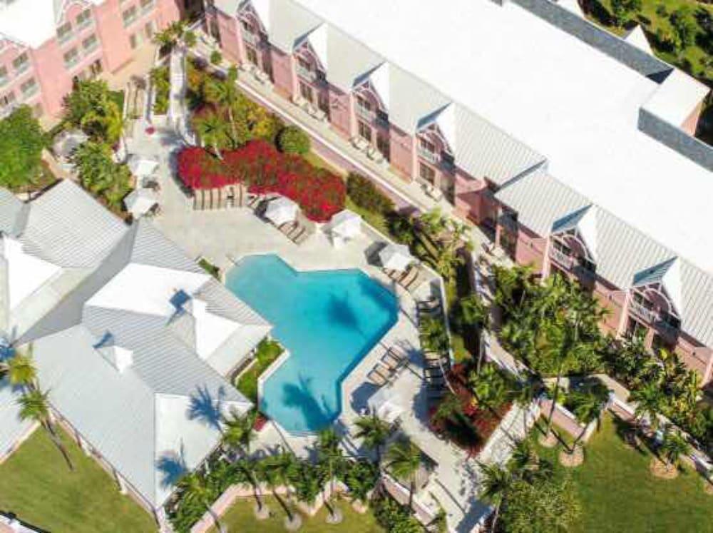 Comfort Suites Paradise Island Creek Village Zewnętrze zdjęcie
