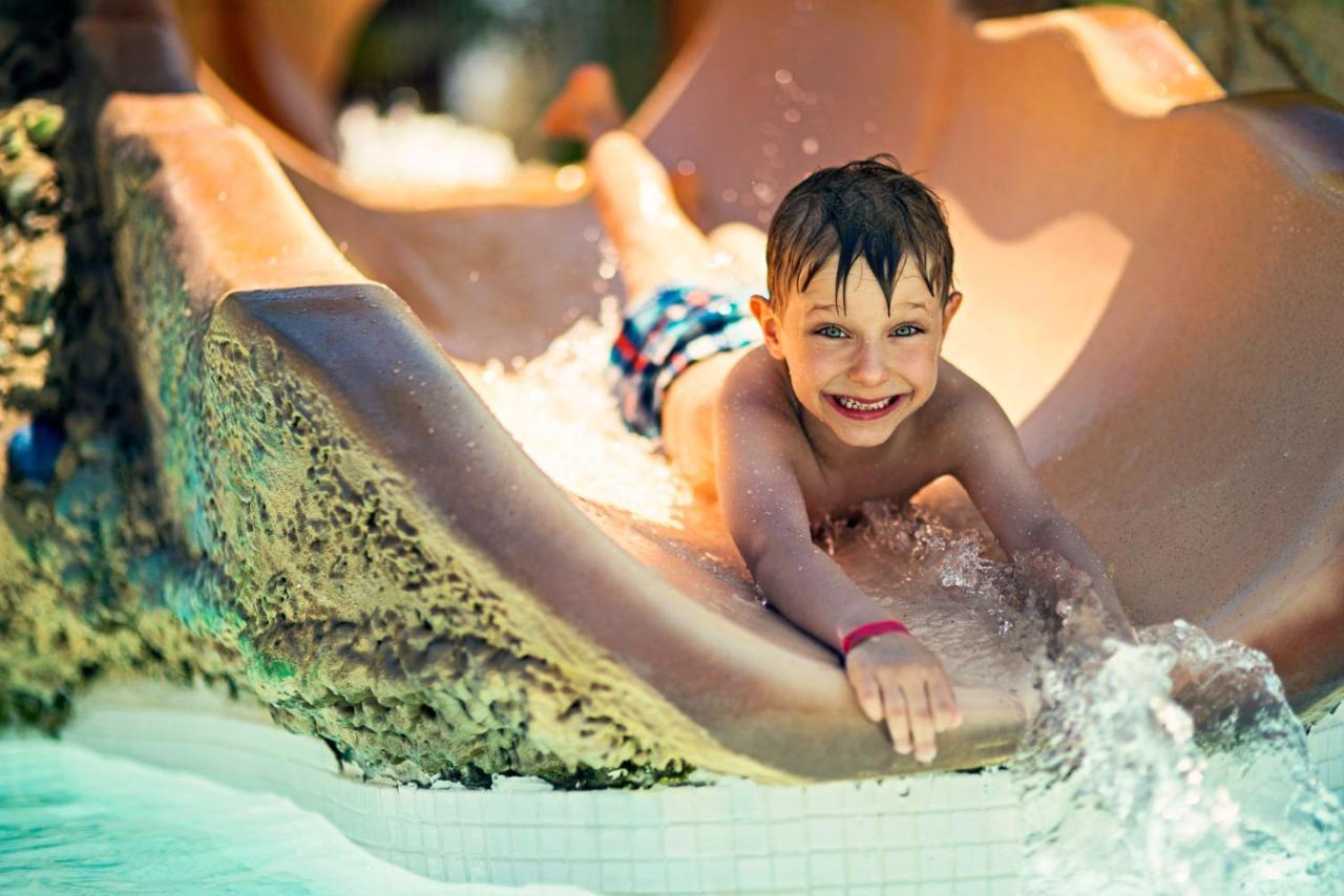 Comfort Suites Paradise Island Creek Village Zewnętrze zdjęcie