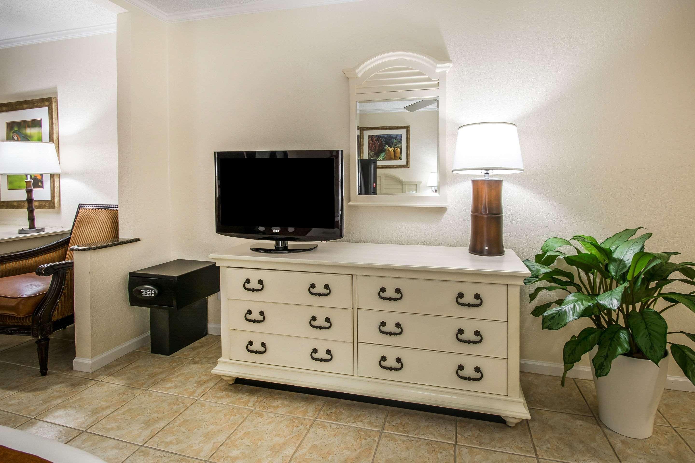 Comfort Suites Paradise Island Creek Village Zewnętrze zdjęcie
