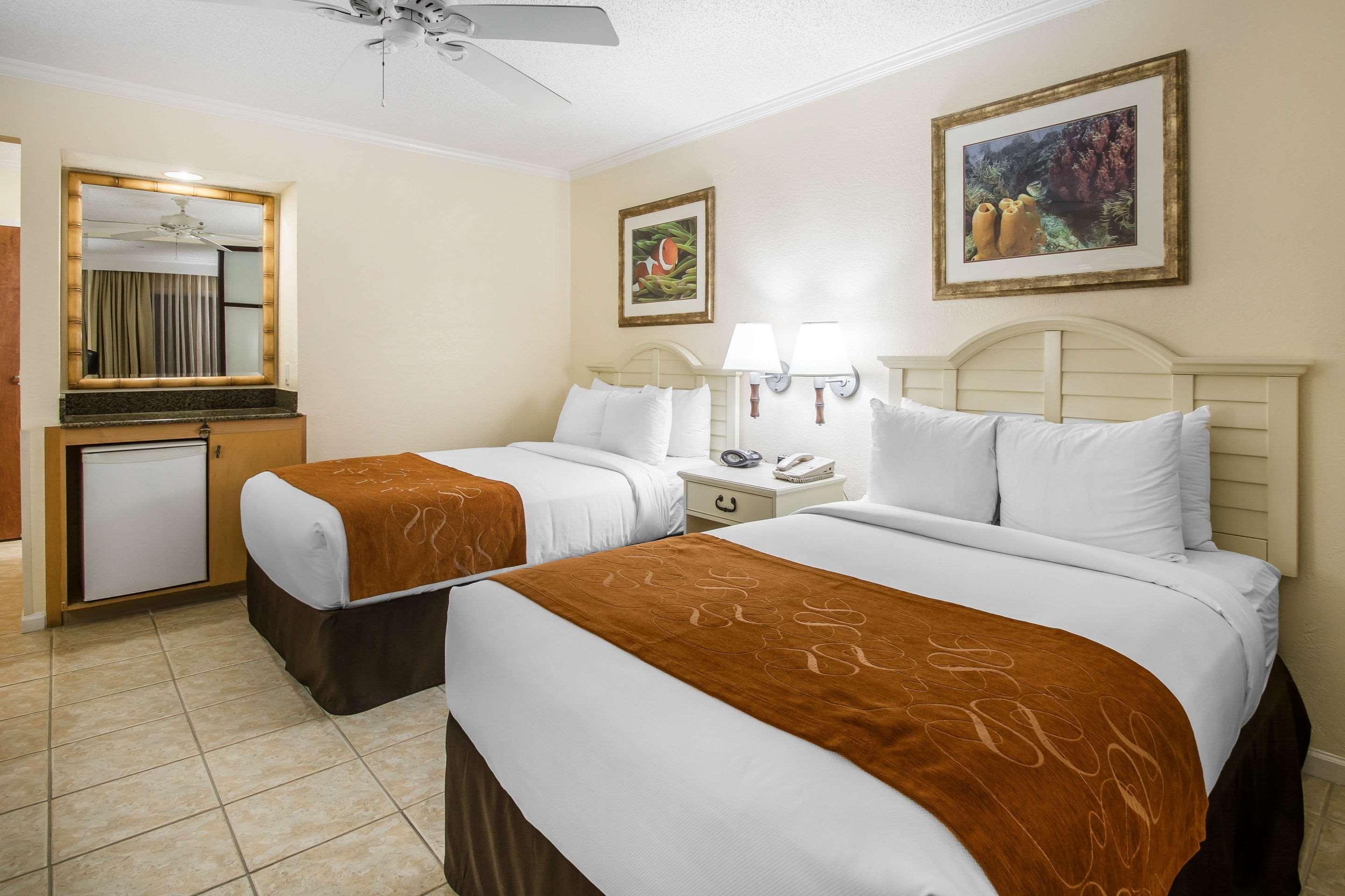 Comfort Suites Paradise Island Creek Village Zewnętrze zdjęcie