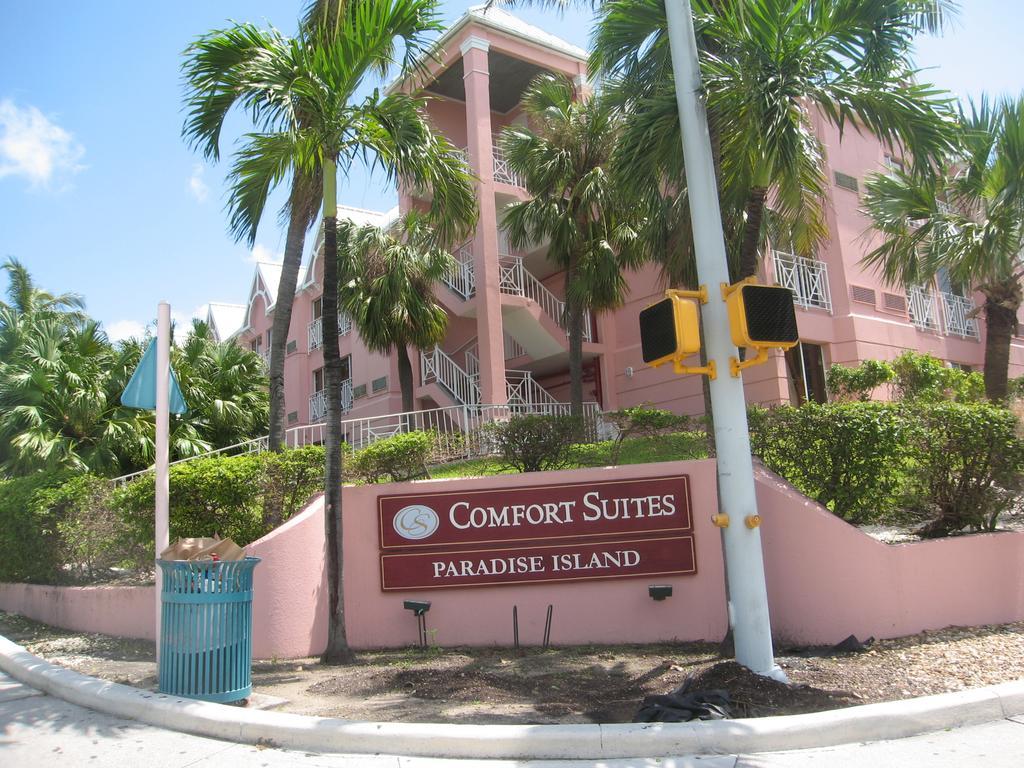 Comfort Suites Paradise Island Creek Village Zewnętrze zdjęcie