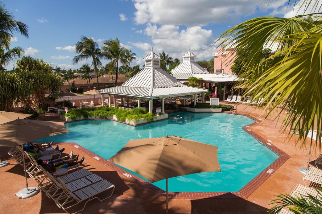 Comfort Suites Paradise Island Creek Village Zewnętrze zdjęcie