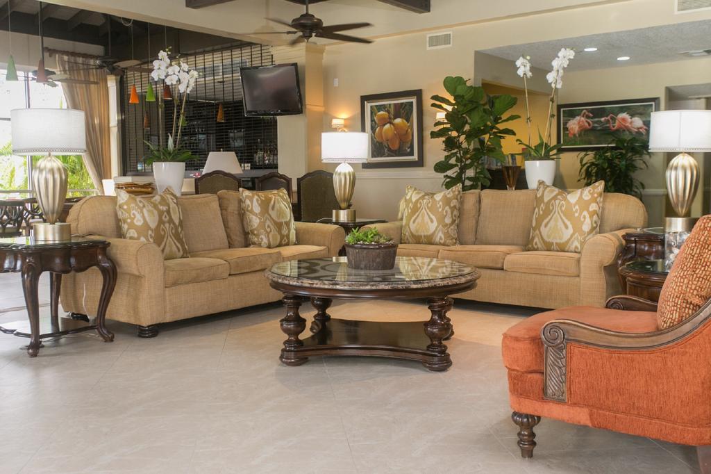 Comfort Suites Paradise Island Creek Village Zewnętrze zdjęcie