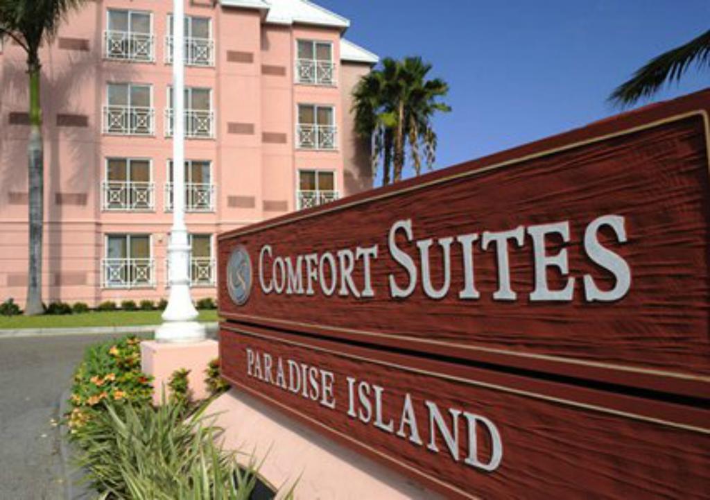 Comfort Suites Paradise Island Creek Village Zewnętrze zdjęcie