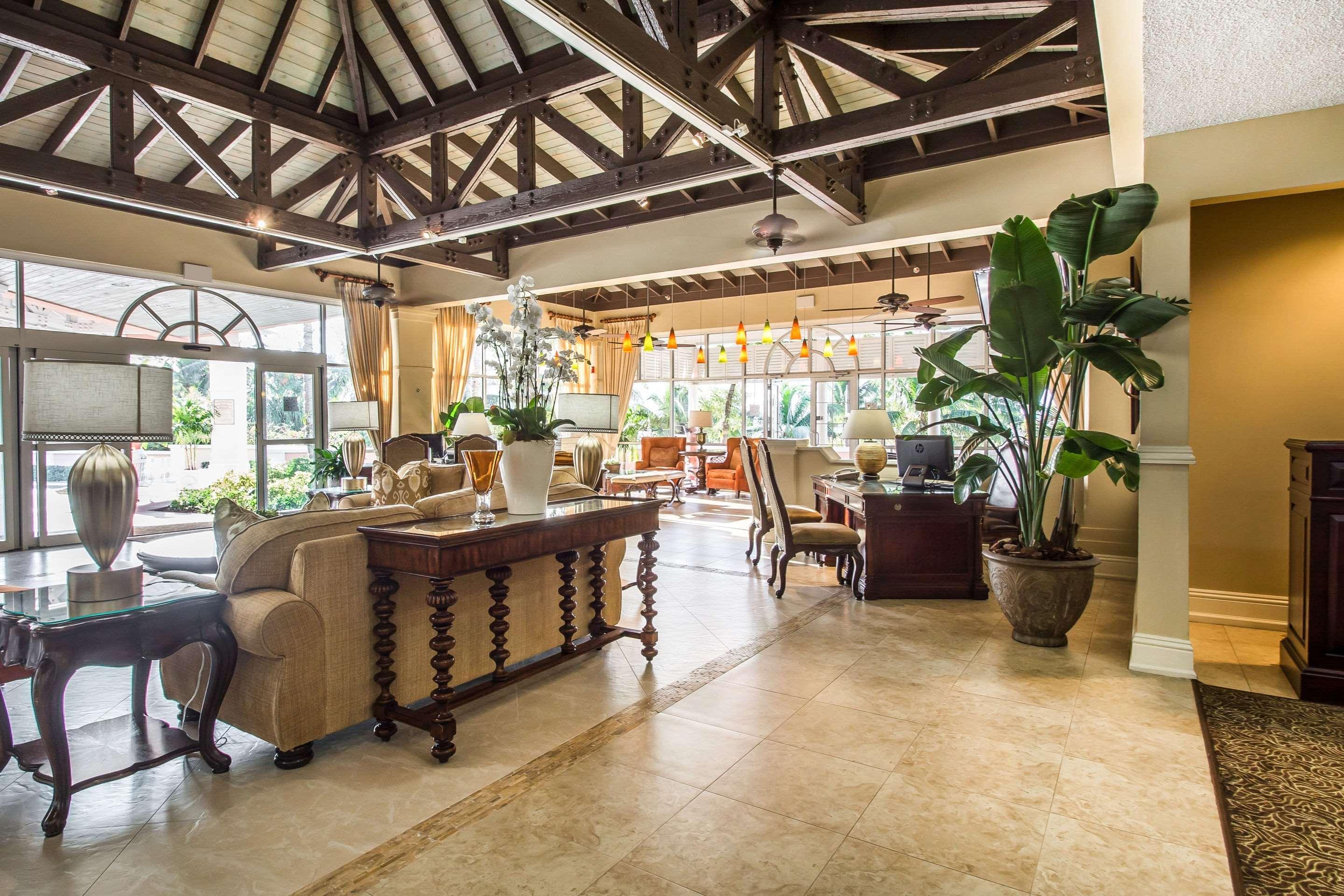 Comfort Suites Paradise Island Creek Village Zewnętrze zdjęcie