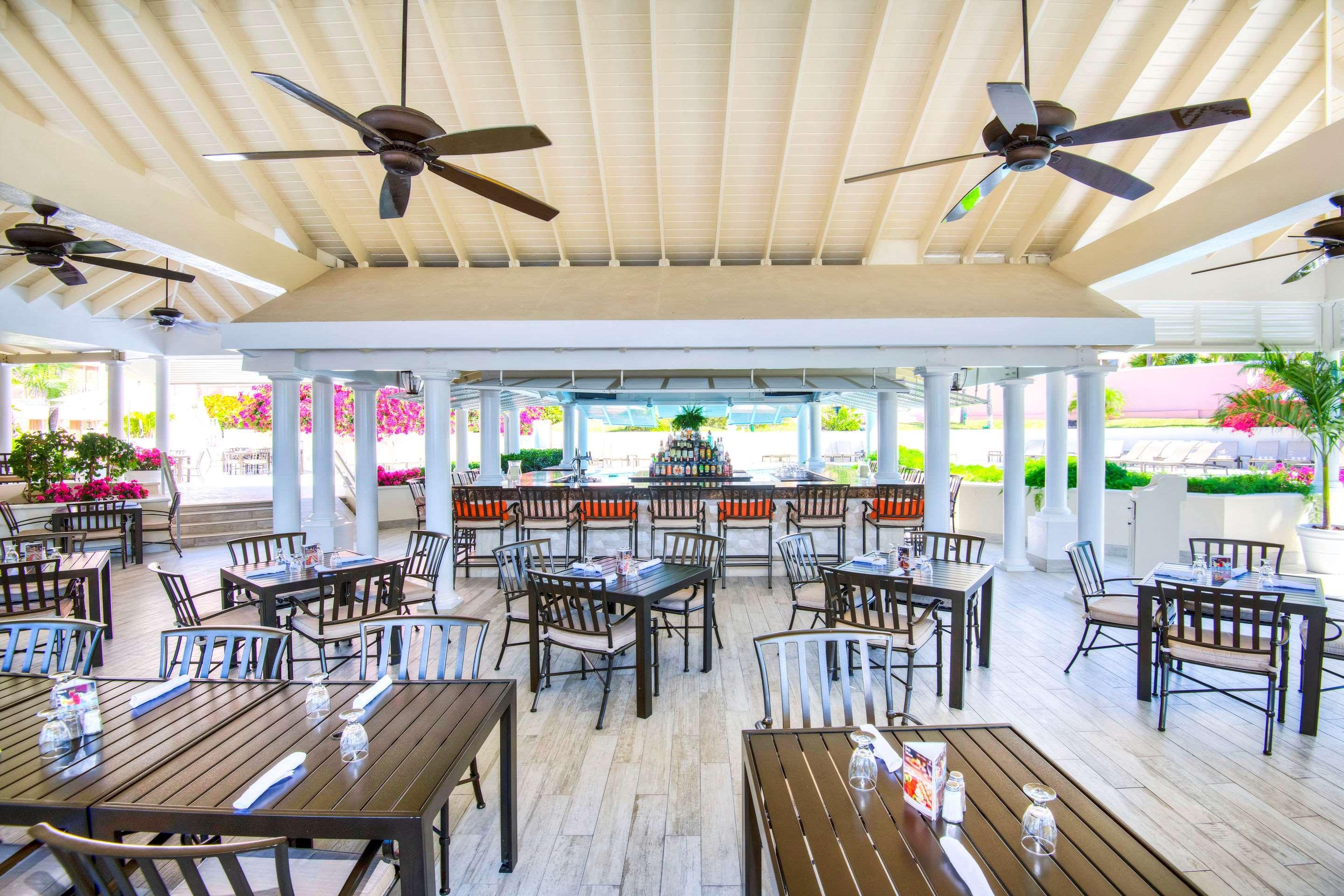 Comfort Suites Paradise Island Creek Village Zewnętrze zdjęcie