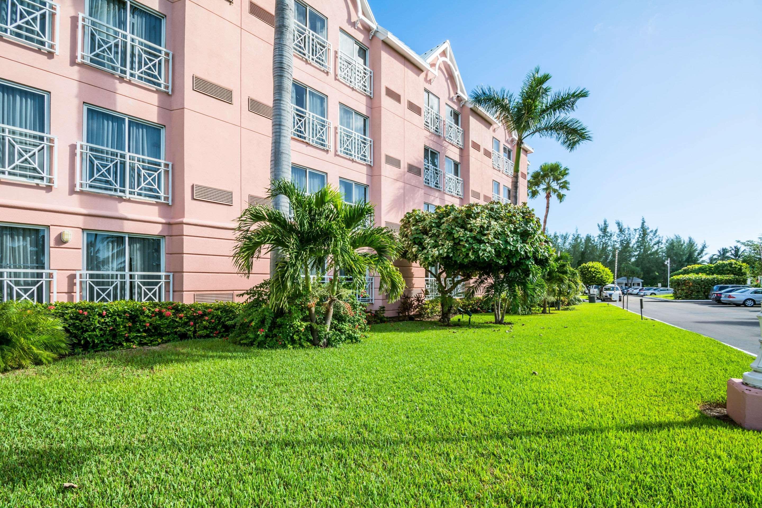 Comfort Suites Paradise Island Creek Village Zewnętrze zdjęcie