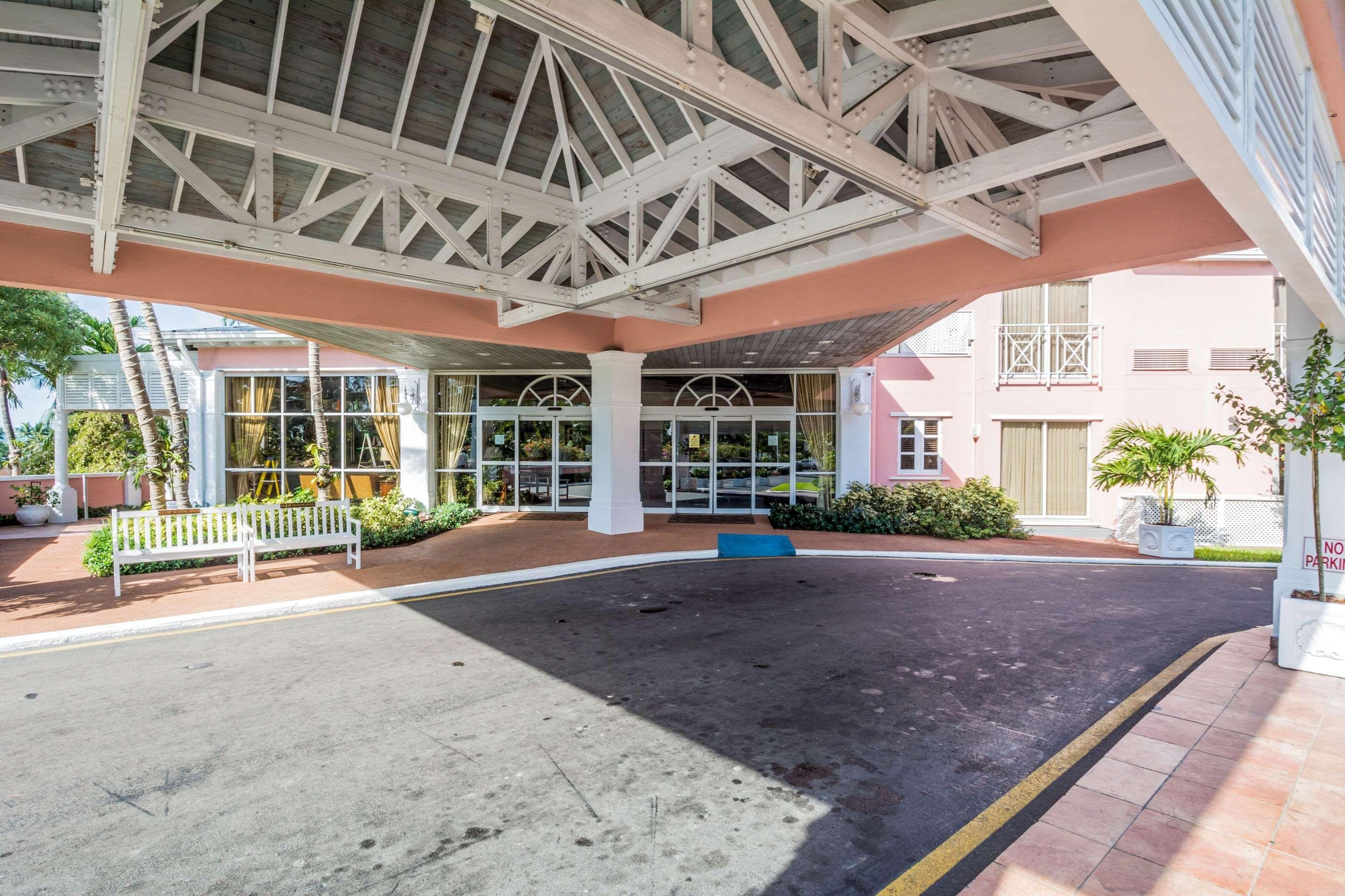Comfort Suites Paradise Island Creek Village Zewnętrze zdjęcie