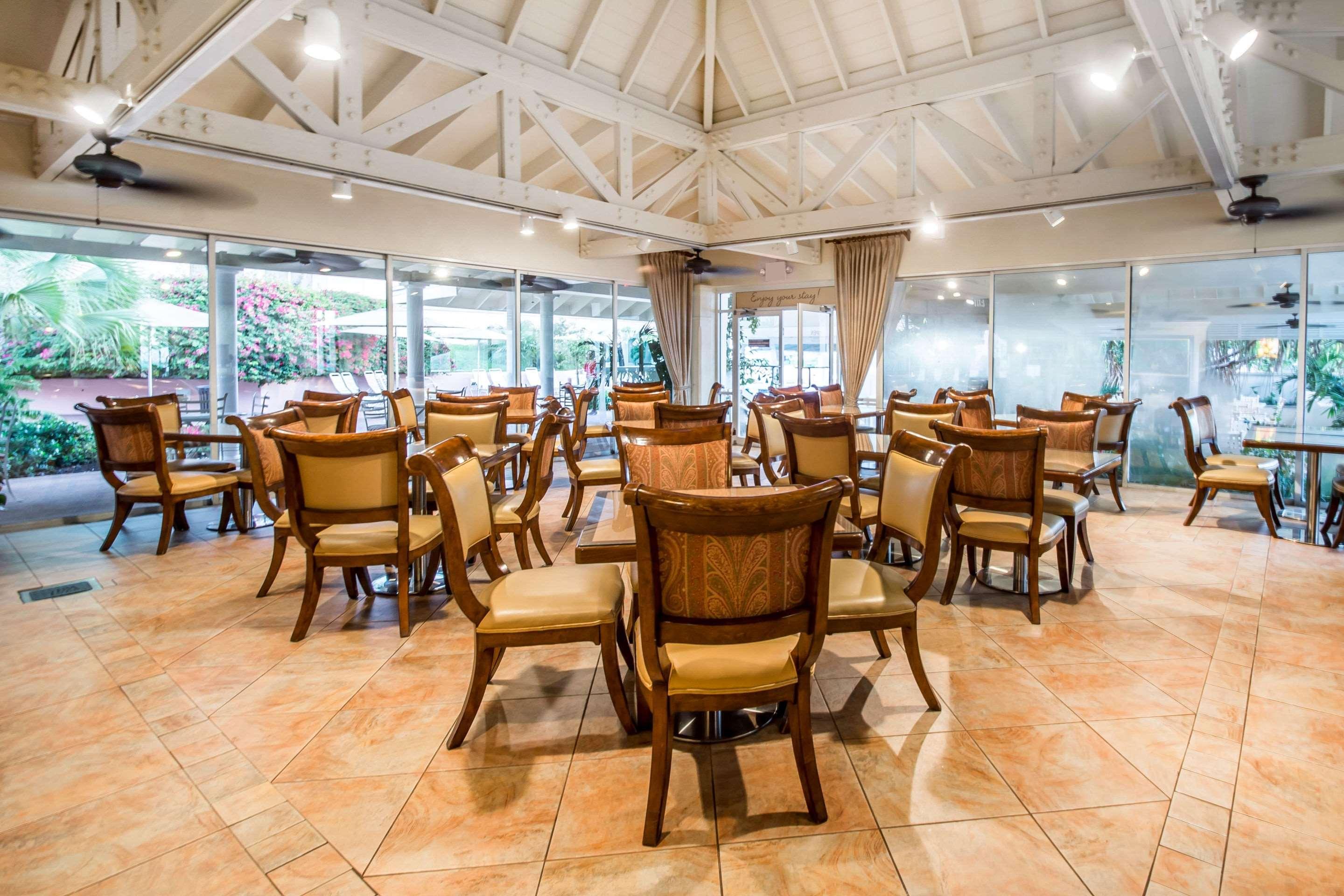 Comfort Suites Paradise Island Creek Village Zewnętrze zdjęcie