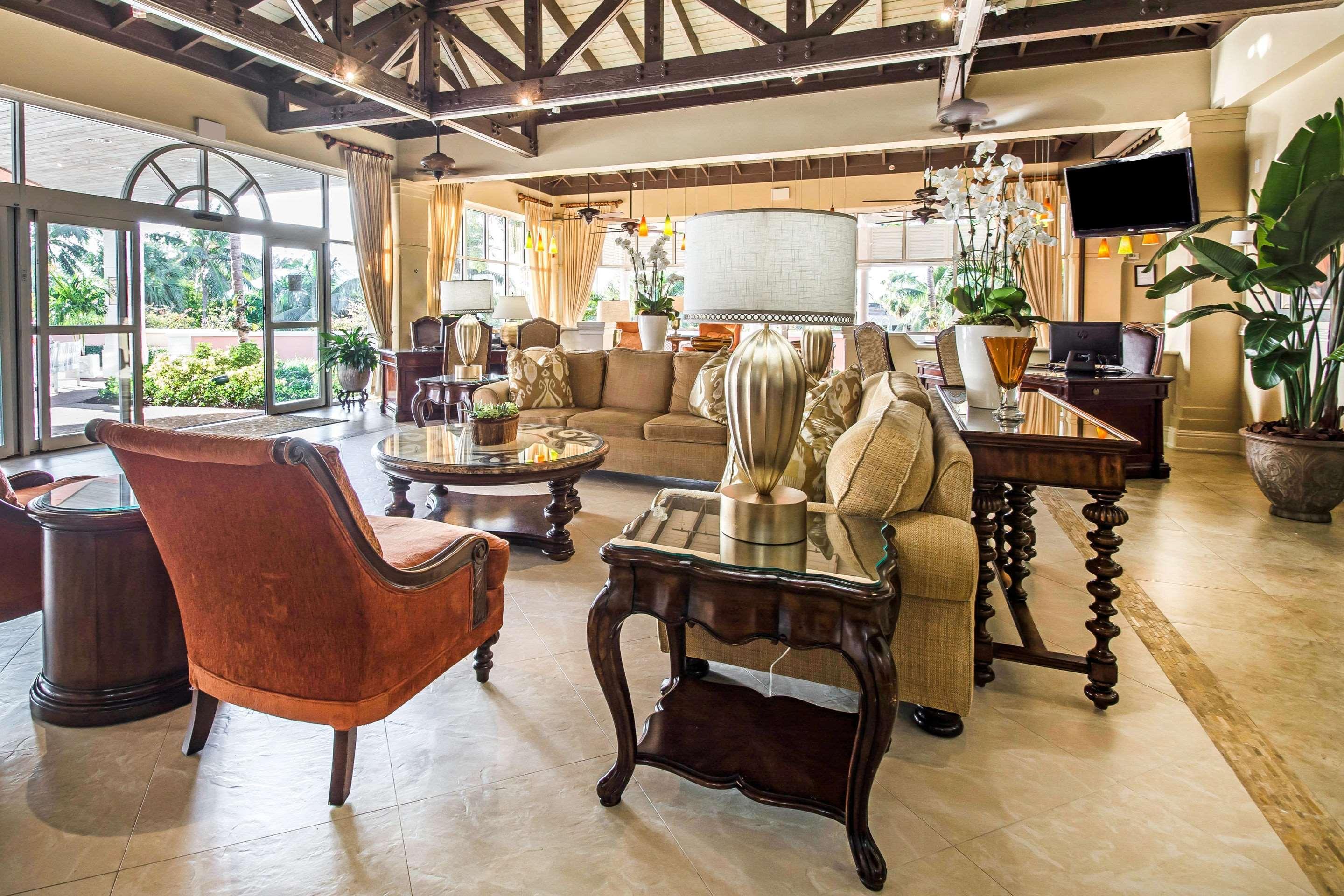 Comfort Suites Paradise Island Creek Village Zewnętrze zdjęcie