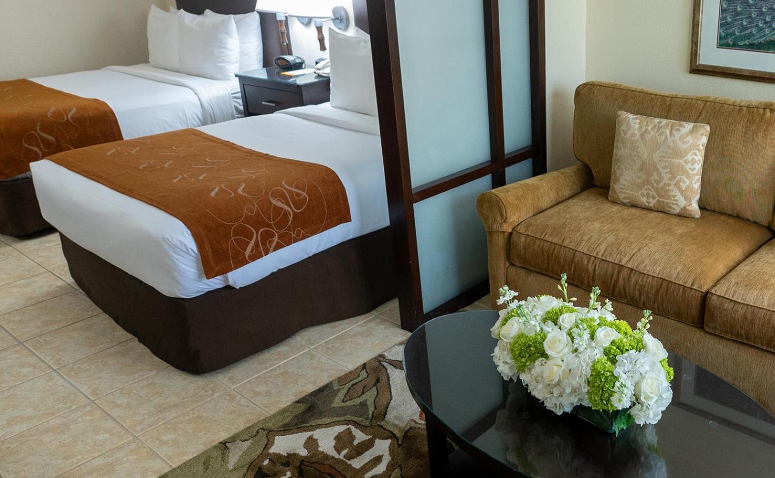 Comfort Suites Paradise Island Creek Village Zewnętrze zdjęcie