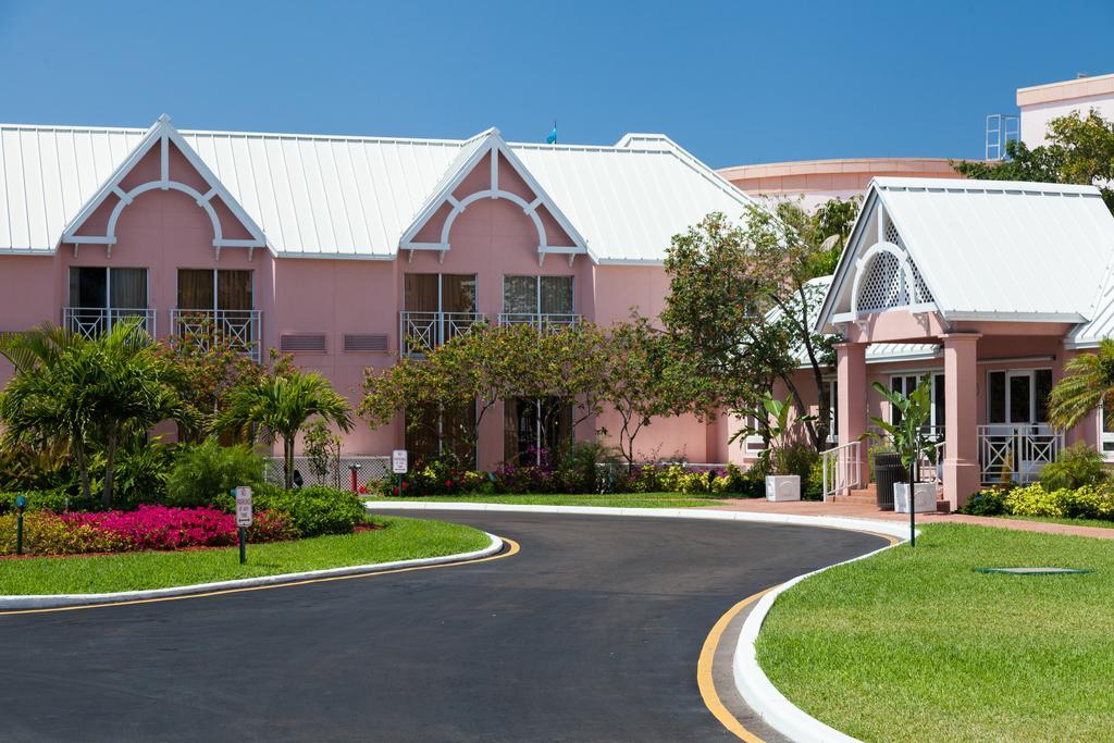 Comfort Suites Paradise Island Creek Village Zewnętrze zdjęcie