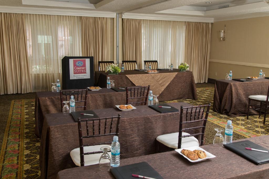 Comfort Suites Paradise Island Creek Village Zewnętrze zdjęcie