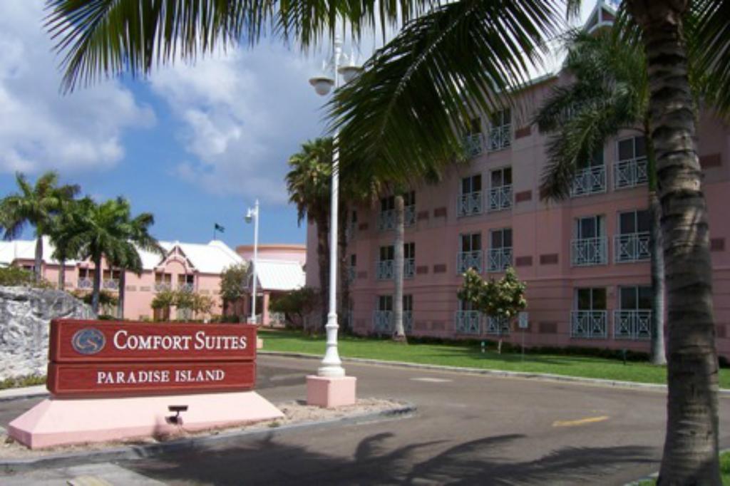 Comfort Suites Paradise Island Creek Village Zewnętrze zdjęcie